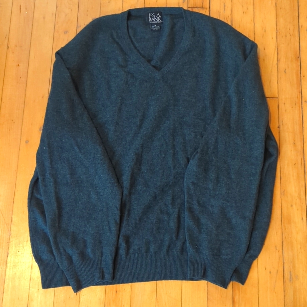Jos A. Bank, 100% Cashmere XL V-Neck Men's Sweater